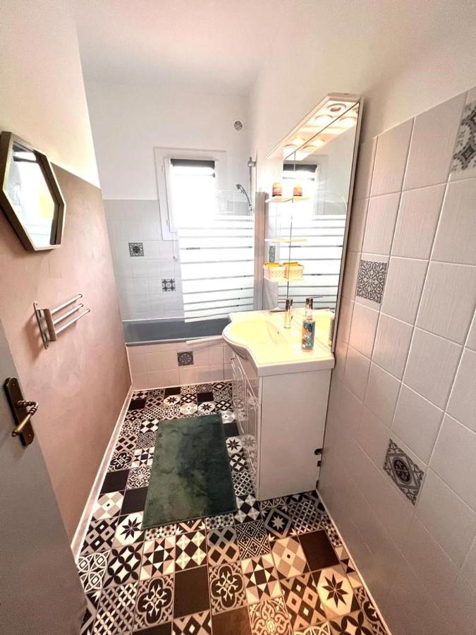 Provencal Style Home In Mediterranean Seaside Town Ла Лонд-ле-Мор Екстериор снимка